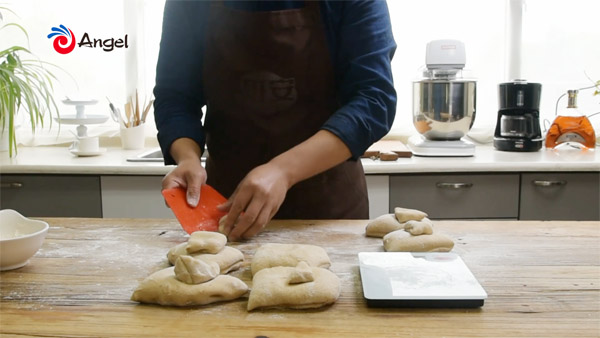 divide dough.jpg
