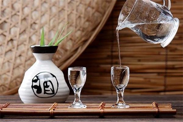 Half–solid fermentation：A method of distilled spirite producing